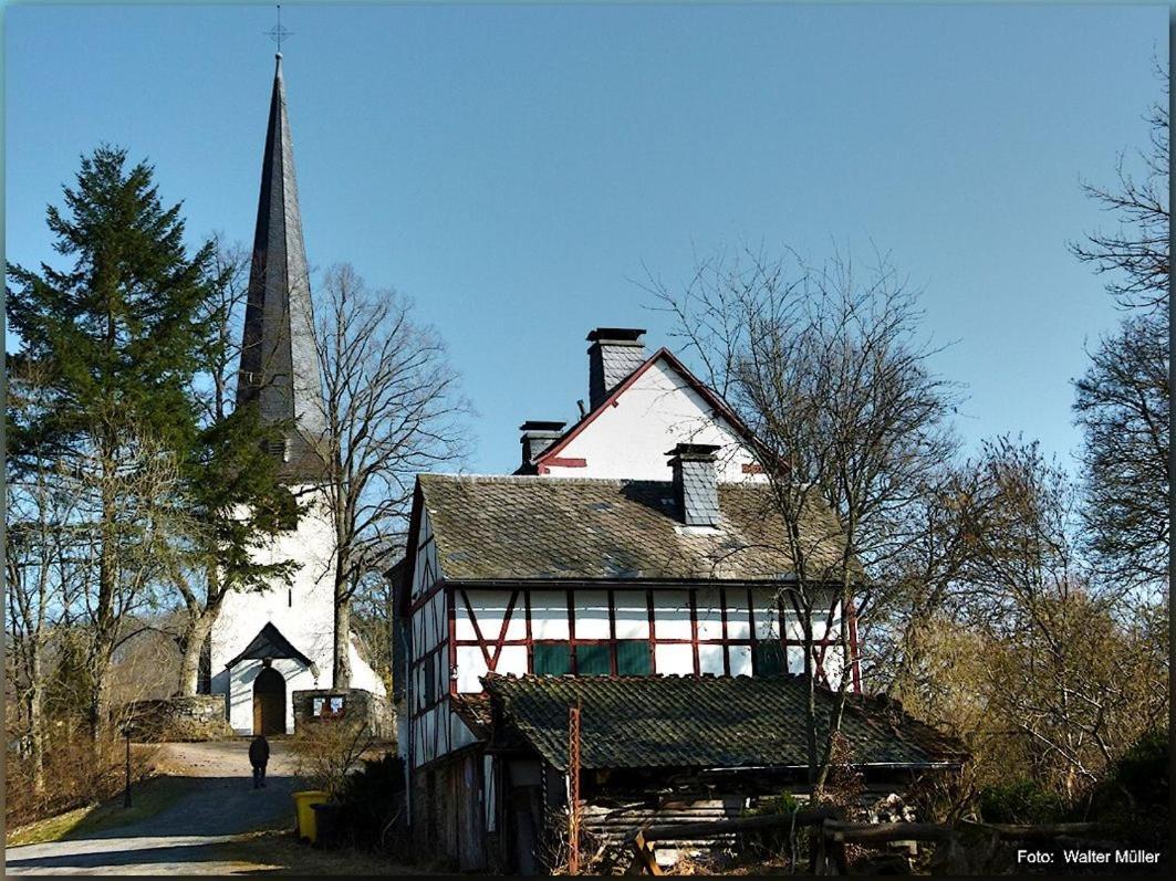 Alte Schule Kirmutscheid Villa Musch Buitenkant foto